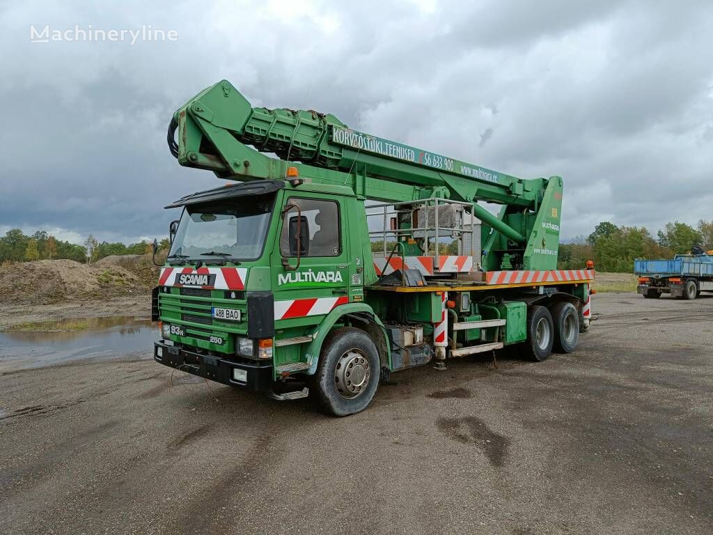 Scania P93HL / Isoli PTJ400S bucket truck