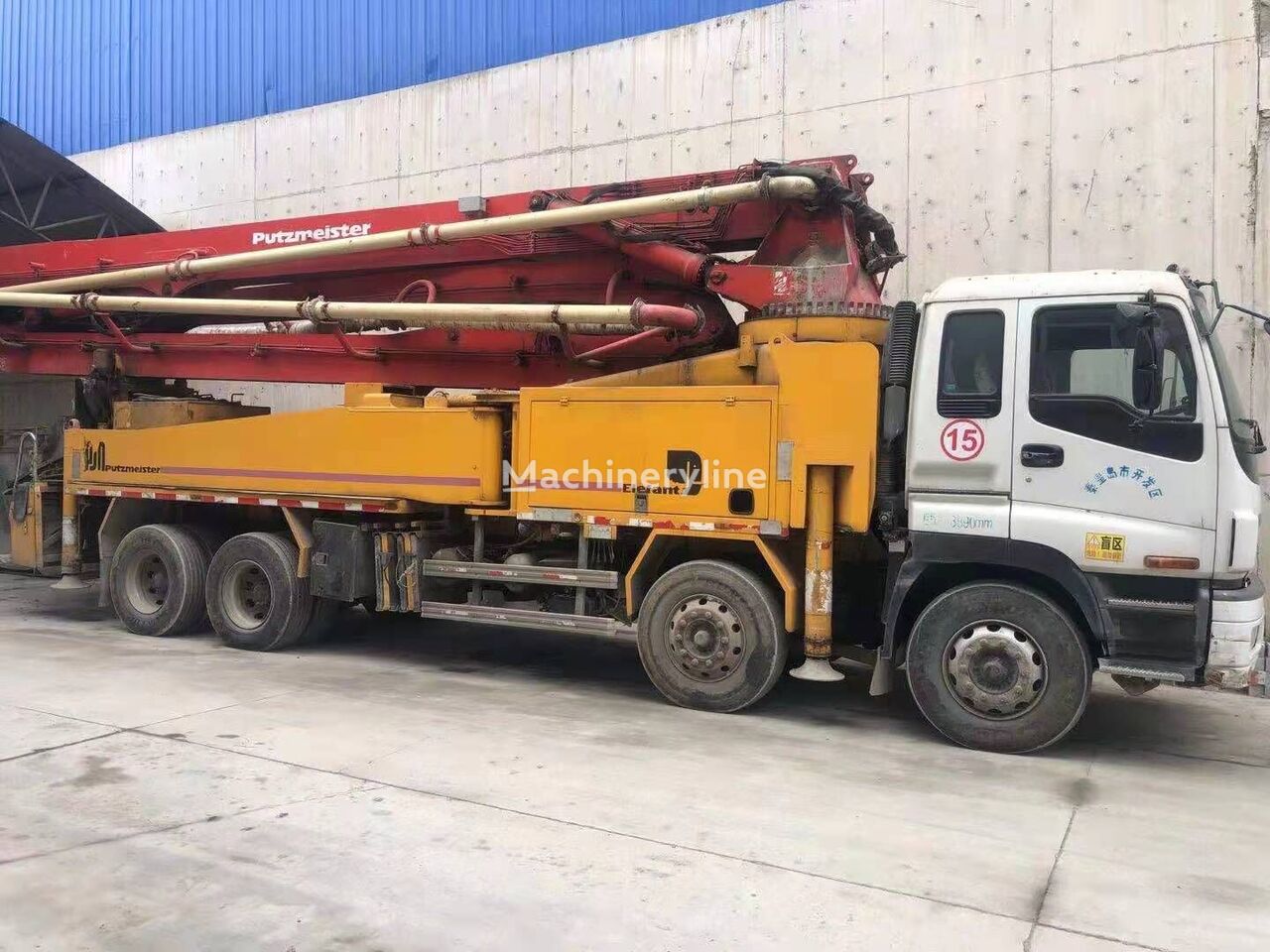 Putzmeister M42 on chassis Isuzu concrete pump