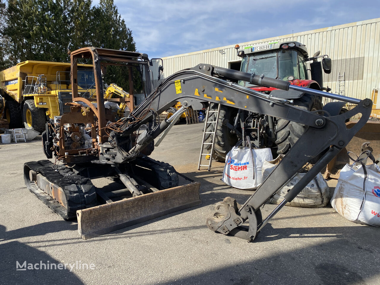 damaged Volvo ECR 50 D  Machine Française  mini excavator