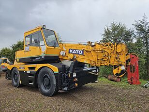 Kato KR22H mobile crane