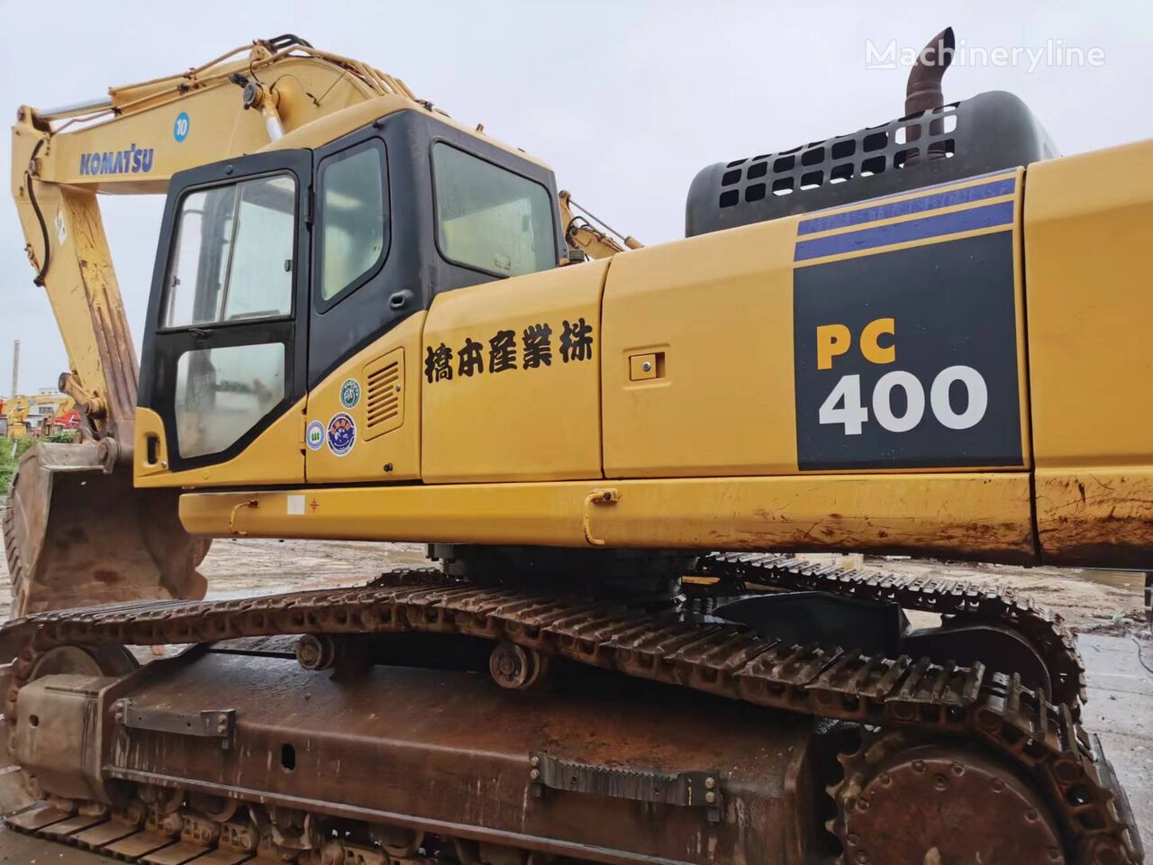 Komatsu PC400-7 tracked excavator
