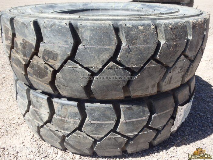 Deestone 6.00-9 skid steer tire